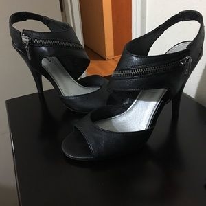 NWOT FERGALICIOUS BY FERGIE ZIPPER SLINGBACK HEELS